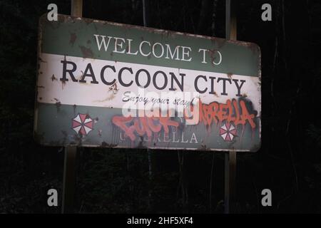 RESIDENT EVIL: WELCOME TO RACCOON CITY (2021) JOHANNES ROBERTS (DIR)  SCREEN GEMS/MOVIESTORE COLLECTION LTD Stock Photo