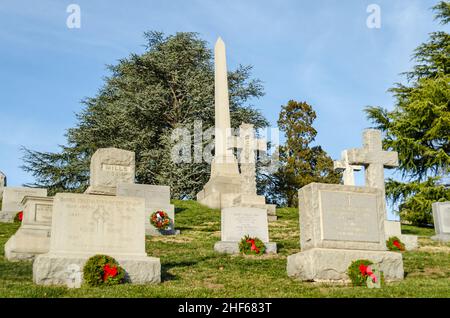 Military Graves in Arlington National Cemetery, Washington DC, VA, USA. United States Fallen Soldiers Rest in Peace. Gravestones and Crosses on a Hill Stock Photo