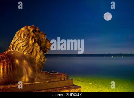 Bavarian lion in front of the Midgardhaus at night,  Tutzing,  Lake Starnberg,  Upper Bavaria,  Bavaria,  Germany Stock Photo