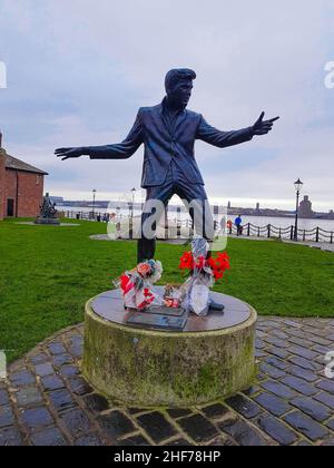 The Billy Fury sculpture can be seen overlooking the River Mersey, outside the Piermaster's House in the Albert Dock. Liverpool's answer to Elvis Pres Stock Photo