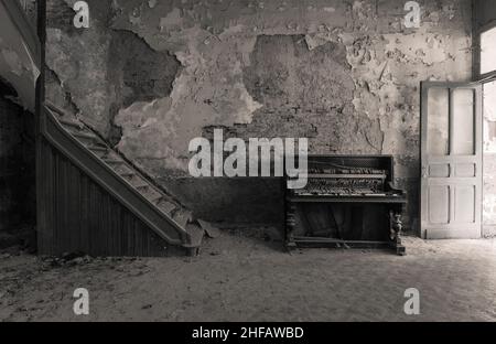 rotten piano in an lost manor Stock Photo