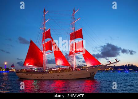 ST. PETERSBURG, RUSSIA - JUNE 23, 2019: Brig 'Russia' on the night Neva. Rehearsals of the traditional holiday of school graduates 'Scarlet Sails' Stock Photo