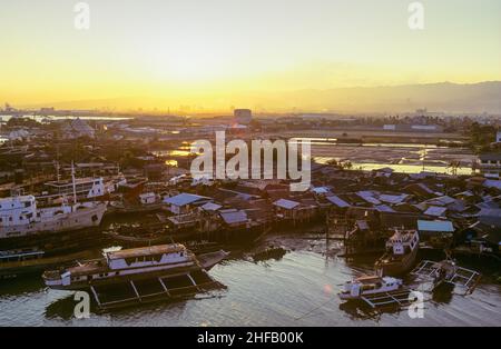 A coastal shanty town in Mandaue City in Cebu, seen from the Mactan-Mandaue Bridge, also known as the Sergio Osmena Bridge, which links the islands of Cebu and Mactan in the Central Visayas region of the Philippines. Stock Photo