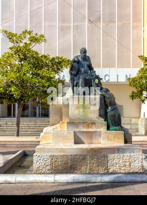 Monumento en homenaje a Cayetano del Toro en Cádiz, España Stock Photo