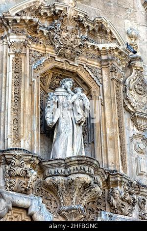 Portada de la Parroquia de San Antonio en Cádiz Stock Photo