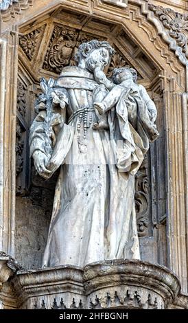 Portada de la Parroquia de San Antonio en Cádiz Stock Photo