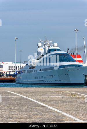 Yate en el Puerto de Cádiz, Andalucia Stock Photo