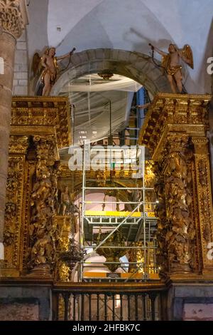 Detalle Baldaquino en el altar mayor de la Catedral de Santiago de Compostela, España Stock Photo