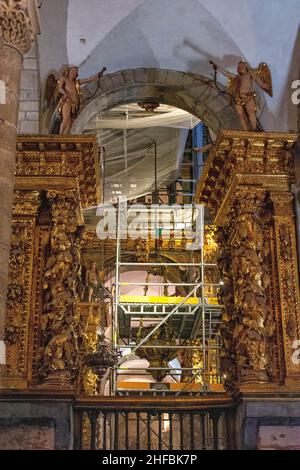 Detalle Baldaquino en el altar mayor de la Catedral de Santiago de Compostela, España Stock Photo