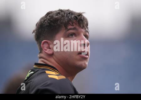 Toulouse's Emmanuel Meafou (left) and Wasps' Tom Willis battle for a lose  ball during the Heineken