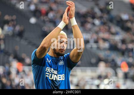 Joelinton #7 of Newcastle United applauds the fans Stock Photo - Alamy