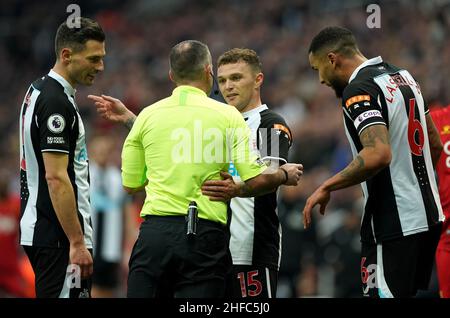 Newcastle United's Kieran Trippier (centre) speaks to referee Paul Tierney during the Premier League match at St James' Park, Newcastle upon Tyne. Picture date: Saturday January 15, 2022. Stock Photo