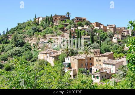 Hilltop village of Deia (Deya), Deia Municipality, Mallorca, Balearic Islands, Spain Stock Photo