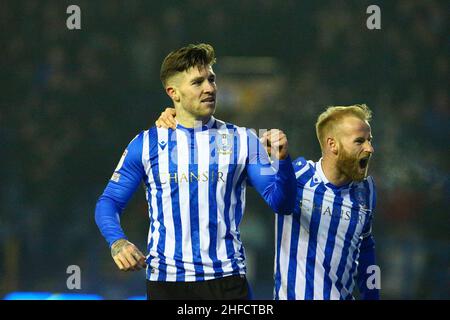 Hillsborough, Sheffield, England -15th January 2022 Josh Windass (11) of Sheffield Wednesday scores to make it 4 - 2 and is congratulated by Barry Bannan during the game Sheffield Wednesday v Plymouth Argyle, Sky Bet League One, 2021/22, Hillsborough, Sheffield, England - 15th January 2022  Credit: Arthur Haigh/WhiteRosePhotos/Alamy Live News Stock Photo