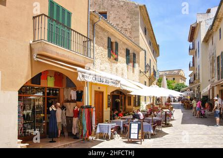 Street cafe, Old Town, Alcudia, Alcudia Municipality, Mallorca, Balearic Islands, Spain Stock Photo