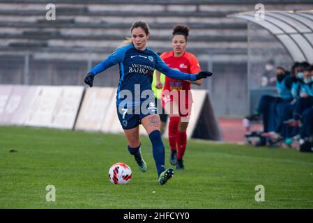 Tess Laplacette of Paris FC controls the ball during the Women's French championship D1 Arkema football match between Paris FC and GPSO 92 Issy on January 15, 2022 at Robert Bobin stadium in Bondoufle, France - Photo: Antoine Massinon/DPPI/LiveMedia Stock Photo