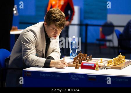 Wijk aan Zee Chess Tournament: Magnus Carlsen suffers back-to-back