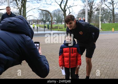 Ryan Longman #16 of Hull City arrives at the MKM Stadium  and has a picture with a young fan  in Hull, United Kingdom on 1/16/2022. (Photo by Mark Cosgrove/News Images/Sipa USA) Stock Photo