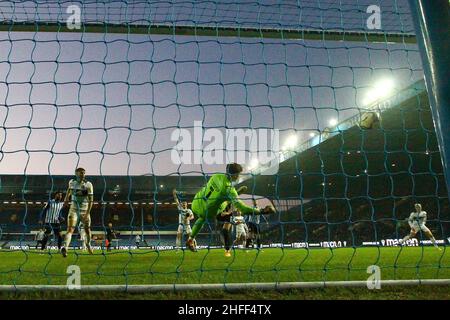 Hillsborough, Sheffield, England -15th January 2022 Sam Hutchinson (5) of Sheffield Wednesday scores to make it 3 - 1 during the game Sheffield Wednesday v Plymouth Argyle, Sky Bet League One, 2021/22, Hillsborough, Sheffield, England - 15th January 2022  Credit: Arthur Haigh/WhiteRosePhotos/Alamy Live News Stock Photo