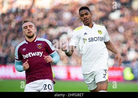 London, UK. 16th Jan, 2022. Júnior Firpo of Leeds United (R) in action against Jarrod Bowen of West Ham United (L). Premier League match, West Ham Utd v Leeds United at the London Stadium, Queen Elizabeth Olympic Park in London on Sunday 16th January 2022. this image may only be used for Editorial purposes. Editorial use only, license required for commercial use. No use in betting, games or a single club/league/player publications. pic by Lewis Mitchell/Andrew Orchard sports photography/Alamy Live news Credit: Andrew Orchard sports photography/Alamy Live News Stock Photo