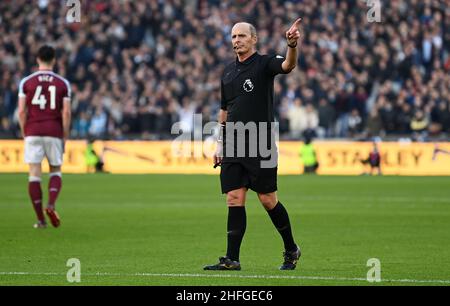 London, UK. 1st Jan, 2022. Mike Dean (Referee) during the West Ham vs Leeds Premier League match at the London Stadium Stratford. Credit: MARTIN DALTON/Alamy Live News Stock Photo