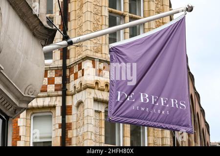 De beers diamond ad hi-res stock photography and images - Alamy