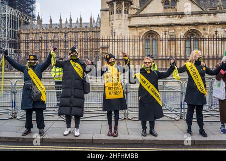 Women dressed as suffragettes take part in 'Kill the Bill' demonstration in front of the Houses of Parliament, ahead of a vote in the House of Lords. The bill on Police, Crime, Sentencing and Courts poses a threat to the right to protest. London, England, UK 15.01.2022 Stock Photo
