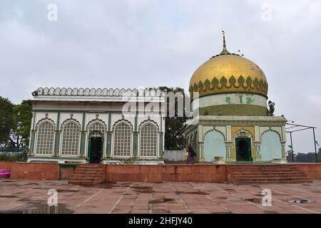 Tomb of Shah Pir Mohammed at Teele Wali Masjid, Lucknow, Uttar Pradesh, India Stock Photo