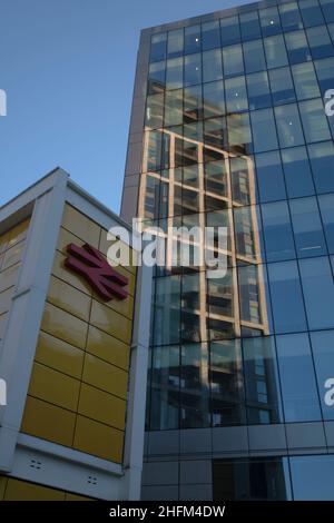 East Croydon station at Ruskin Square with HMRC building and vita aprtments in Croydon Stock Photo