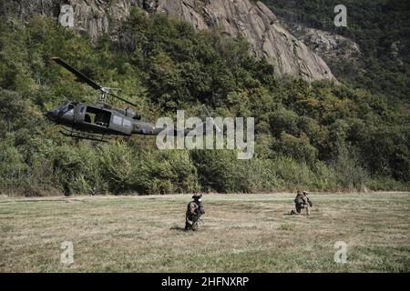 LaPresse - Marco Alpozzi September, 18 2020 Avigliana - Caprie (Torino) News Brigata Alpina Taurinense (mountain troops) and the National Alpine and Speleological Rescue Corps (CNSAS) during the &quot;Altius 3&quot; Mountain Rescue exercise In the pic: An Ab205 helicopter during Medevac operations. Stock Photo