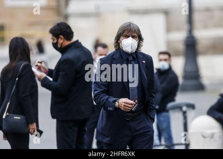 Cecilia Fabiano/LaPresse November 05 , 2020 Roma (Italy) News : Gigi Proietti's coffin arrives in Piazza del Popolo In The Pic : Bruno Conti Stock Photo