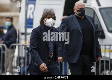 Cecilia Fabiano/LaPresse November 05 , 2020 Roma (Italy) News : Gigi Proietti's coffin arrives in Piazza del Popolo In The Pic : Bruno Conti Stock Photo