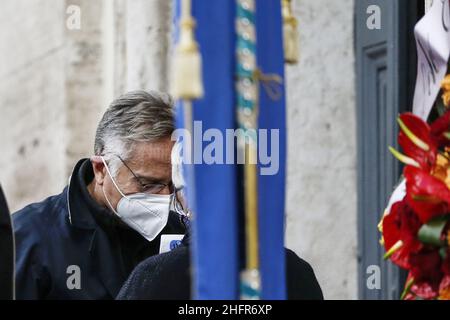 Cecilia Fabiano/LaPresse November 05 , 2020 Roma (Italy) News : Gigi Proietti's coffin arrives in Piazza del Popolo In The Pic : Paolo Bonolis Stock Photo