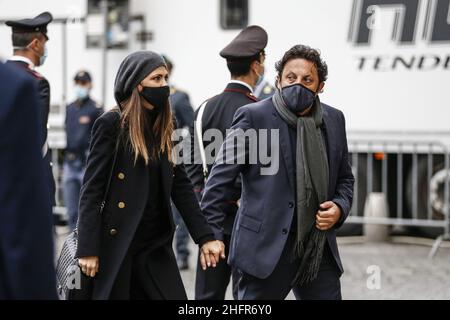 Cecilia Fabiano/LaPresse November 05 , 2020 Roma (Italy) News : Gigi Proietti's coffin arrives in Piazza del Popolo In The Pic : Enrico Brignano Stock Photo