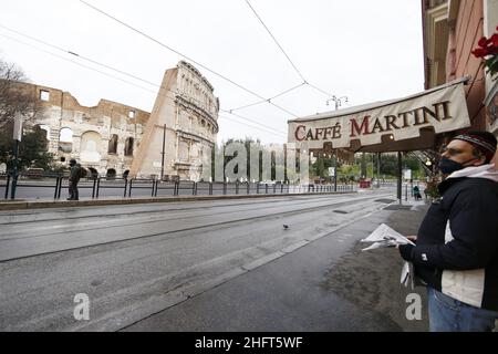 Cecilia Fabiano/LaPresse December 24 , 2020 Roma (Italy) News: Rome empty during the Christmas lockdown In the Pic : Coliseum Stock Photo