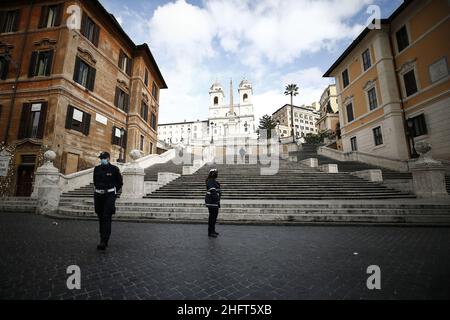 Cecilia Fabiano/LaPresse December 24 , 2020 Roma (Italy) News: Rome empty during the Christmas lockdown In the Pic : Spanish Steps Stock Photo