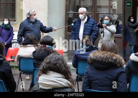 Foto Luca Moggi/LaPresse11-01-2020 Firenze, ItaliaCronacaLa Toscana riapre alla didattica in presenza al 50% per le scuole superiori.Nela foto: il presidente della Regione Toscana, Eugenio Giani, visita il liceo classico Galileo di FirenzePhoto Luca Moggi/LaPresseJanuary 11, 2020 Florence, ItalyNewsToscana's high school students return to classroom Stock Photo