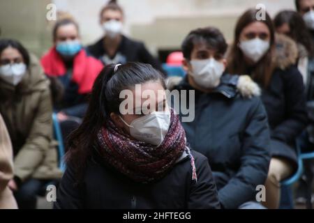 Foto Luca Moggi/LaPresse11-01-2020 Firenze, ItaliaCronacaLa Toscana riapre alla didattica in presenza al 50% per le scuole superiori.Nela foto: il rientro degli studenti a scuolaPhoto Luca Moggi/LaPresseJanuary 11, 2020 Florence, ItalyNewsToscana's high school students return to classroom Stock Photo