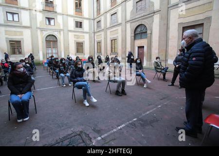 Foto Luca Moggi/LaPresse11-01-2020 Firenze, ItaliaCronacaLa Toscana riapre alla didattica in presenza al 50% per le scuole superiori.Nela foto: il presidente della Regione Toscana, Eugenio Giani, visita il liceo classico Galileo di FirenzePhoto Luca Moggi/LaPresseJanuary 11, 2020 Florence, ItalyNewsToscana's high school students return to classroom Stock Photo