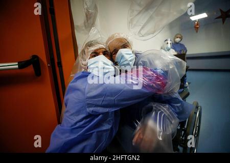 Cecilia Fabiano/LaPresse January 14 , 2021 Roma (Italy) News: The embrace tent at the New Castelli&#x2019;s Hospital allows patients to have contact with family members during the Covid hospitalization period In the Pic : Mr Marco embracing his father Mario after a long period of isolation Stock Photo
