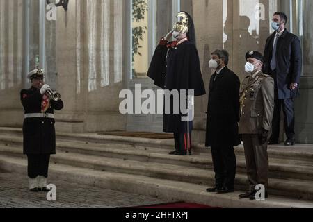 Foto Roberto Monaldo / LaPresse 02-02-2021 Roma Politica Quirinale - Il Presidente della Camera Roberto Fico riferisce al Presidente della Repubblica Sergio Mattarella l'esito del mandato espolrativo Nella foto Roberto Fico lascia il Quirinale 02-02-2021 Rome (Italy) Quirinale palace - The President of the Chamber Roberto Fico reports the outcome of the expolrative mandate to the President of the Republic Sergio Mattarella In the pic Roberto Fico Stock Photo