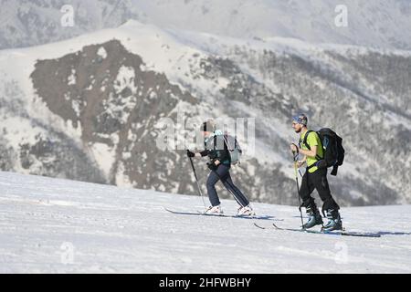 LaPresse - Marco Alpozzi February 25, 2021 Artesina (CN), Italy sport MondoleSki Artesina ski area closed for the DPCM which prohibits skiing. On the slopes skialper and hikers Stock Photo