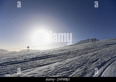 LaPresse - Marco Alpozzi February 25, 2021 Artesina (CN), Italy sport MondoleSki Artesina ski area closed for the DPCM which prohibits skiing. On the slopes skialper and hikers Stock Photo