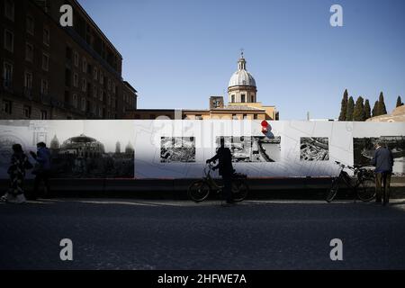 Cecilia Fabiano/LaPresse March 02 , 2021 Roma (Italy) News : Reopening to the public of the Mausoleum of Augustus. In The Pic : The fenced area in Piazza Augusto Imperatore Stock Photo