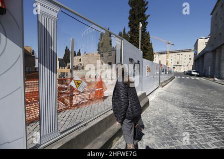 Cecilia Fabiano/LaPresse March 02 , 2021 Roma (Italy) News : Reopening to the public of the Mausoleum of Augustus. In The Pic : The fenced area in Piazza Augusto Imperatore Stock Photo