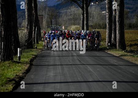 LaPresse - Marco Alpozzi March 06, 2021 Siena (Italy) Sport Cycling 7th Strade Bianche 2021 Women Elite - women's race - from Siena to Siena - 136 km (84,50mile) In the pic: a moment of the race Stock Photo