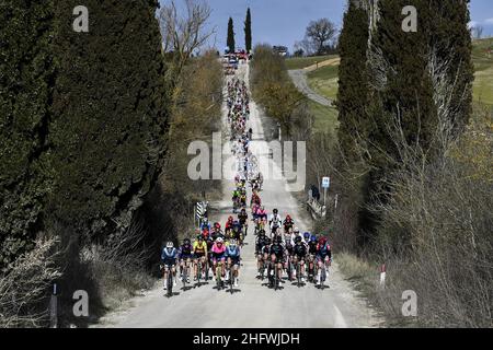 LaPresse - Marco Alpozzi March 06, 2021 Siena (Italy) Sport Cycling 7th Strade Bianche 2021 Women Elite - women's race - from Siena to Siena - 136 km (84,50mile) In the pic: a moment of the race Stock Photo