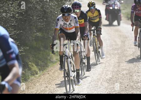 LaPresse - Marco Alpozzi March 06, 2021 Siena (Italy) Sport Cycling 7th Strade Bianche 2021 Women Elite - women's race - from Siena to Siena - 136 km (84,50mile) In the pic: a moment of the race Stock Photo