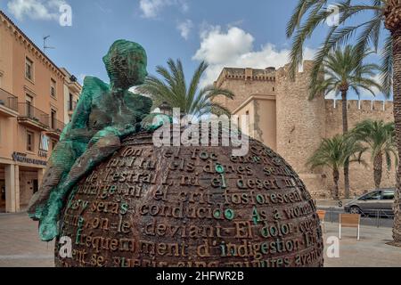 Sculpture Geography of Memory and the Archaeological and Historical Museum, castle palace of the Count of Altamira in the background, Elche Stock Photo