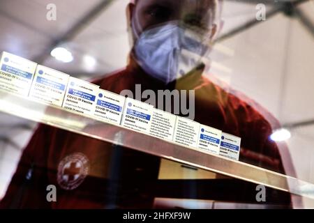 Mauro Scrobogna /LaPresse April 23, 2021&#xa0; Rome, Italy News Coronavirus, health emergency - Tor Vergata Polyclinic - vaccine campaign In the photo: the inauguration of the anti-covid 19 vaccination center set up by the Italian Red Cross at the drive in of the Tor Vergata Polyclinic where the Johnson &amp; Johnson vaccine will be administered Foto Mauro Scrobogna /LaPresse 23&#x2013;04-2021 Roma , Italia News Coronavirus, emergenza sanitaria - Policlinico Tor Vergata - campagna vaccini Nella foto: l&#x2019;inaugurazione del centro vaccinale anti-covid 19 allestito dalla Croce Rossa Italiana Stock Photo